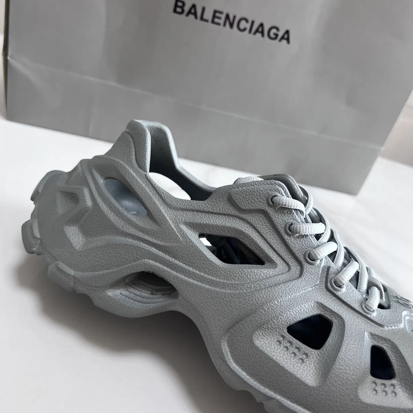 👟👟Ex-factory price 380👟👟 Balenciaga must-have beach shoes for summer: Men's and women's shoes are made of ultra-light 95% (injection molding) EVA plastic, 5% foam plastic foam cushioning material #Ultra-lightweight one-piece foam shoe mold ❗ New summer product, French high-end luxury brand - Balenciaga BALENCIAGA 3XL Rubber Low Top Sneakers 3XL version series summer beach wading versatile trendy lace-up casual sports hole sandals. Size: 35-46